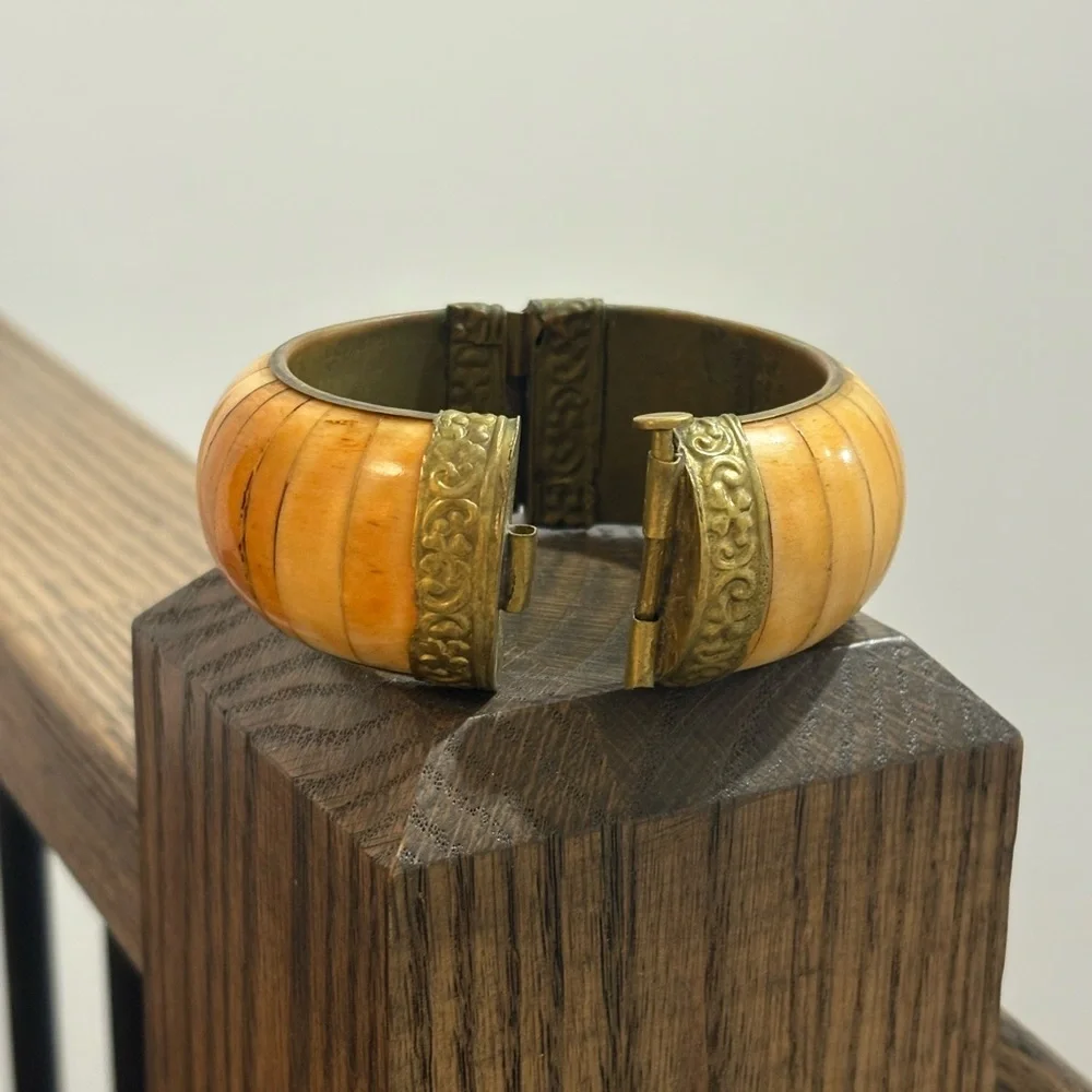 N/A elegant amber